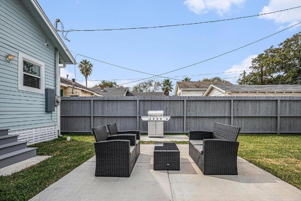 Luxury Designer Villa By The Beach Bright Beautiful Brand New Galveston Extérieur photo